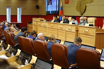 Законопроект об изменениях в бюджет приняли на сессии Законодательного Собрания